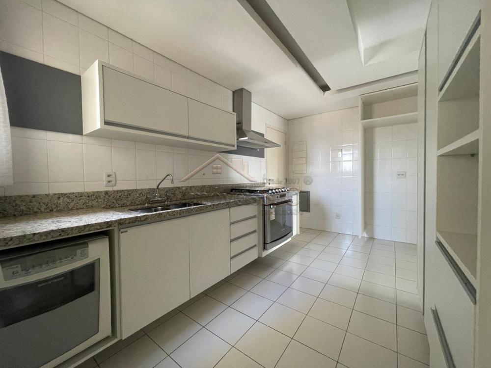 Alugar Apartamentos / Padrão em São José dos Campos R$ 6.000,00 - Foto 9