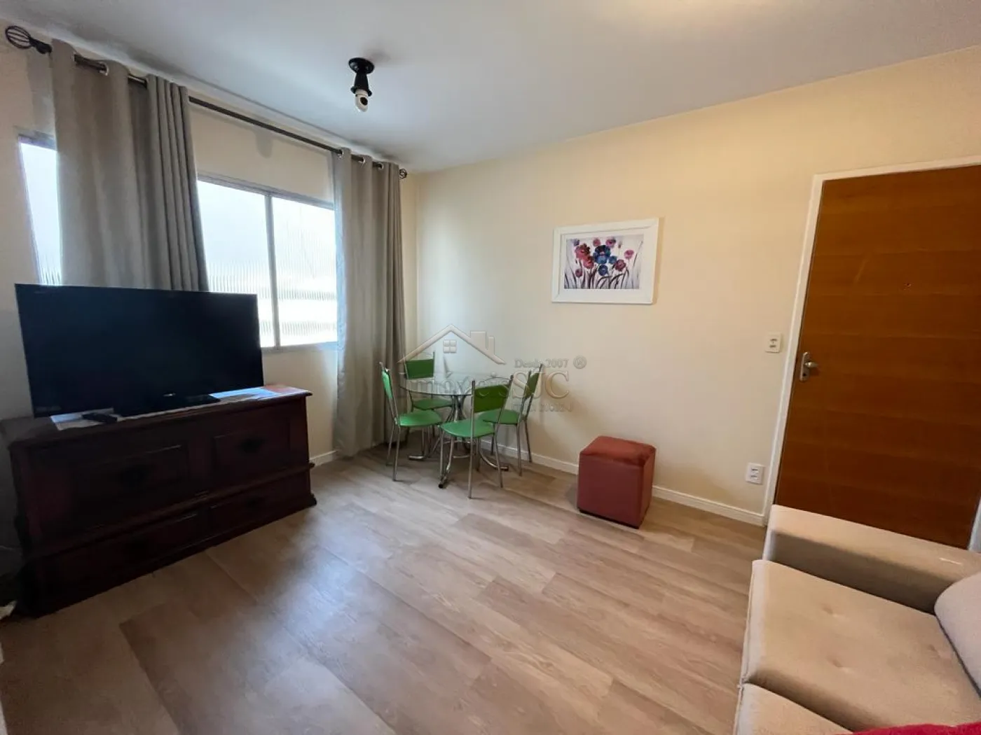 Comprar Apartamentos / Padrão em São José dos Campos R$ 320.000,00 - Foto 1
