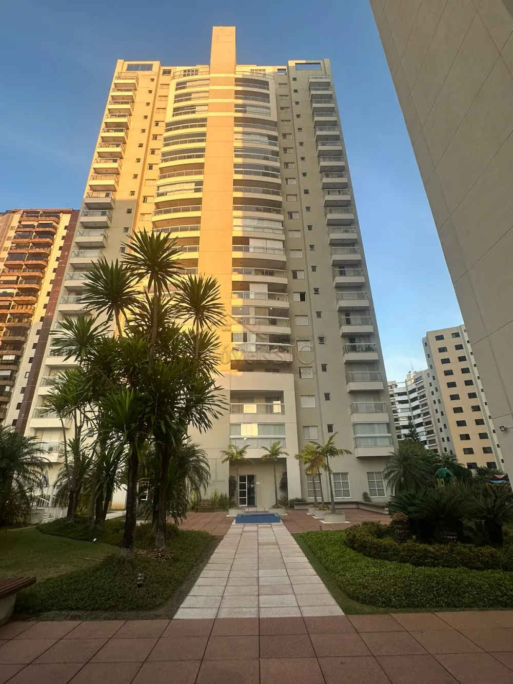 Alugar Apartamentos / Padrão em São José dos Campos R$ 2.800,00 - Foto 1