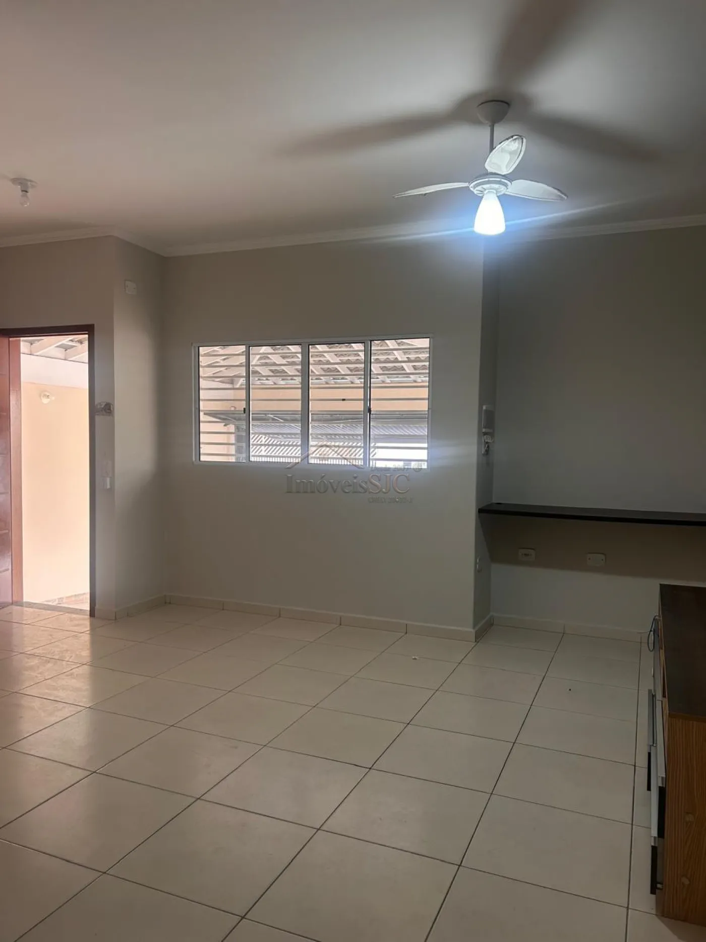 Alugar Casas / Padrão em Jacareí R$ 3.000,00 - Foto 2