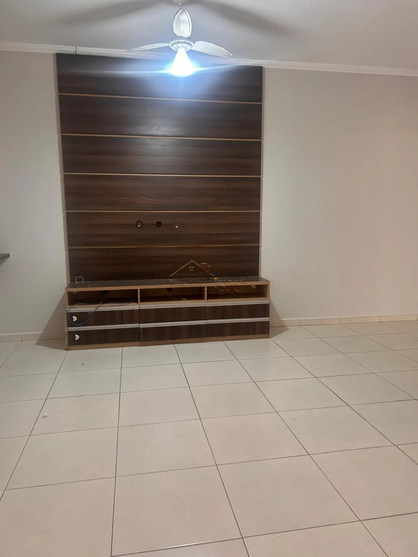 Alugar Casas / Padrão em Jacareí R$ 3.000,00 - Foto 3