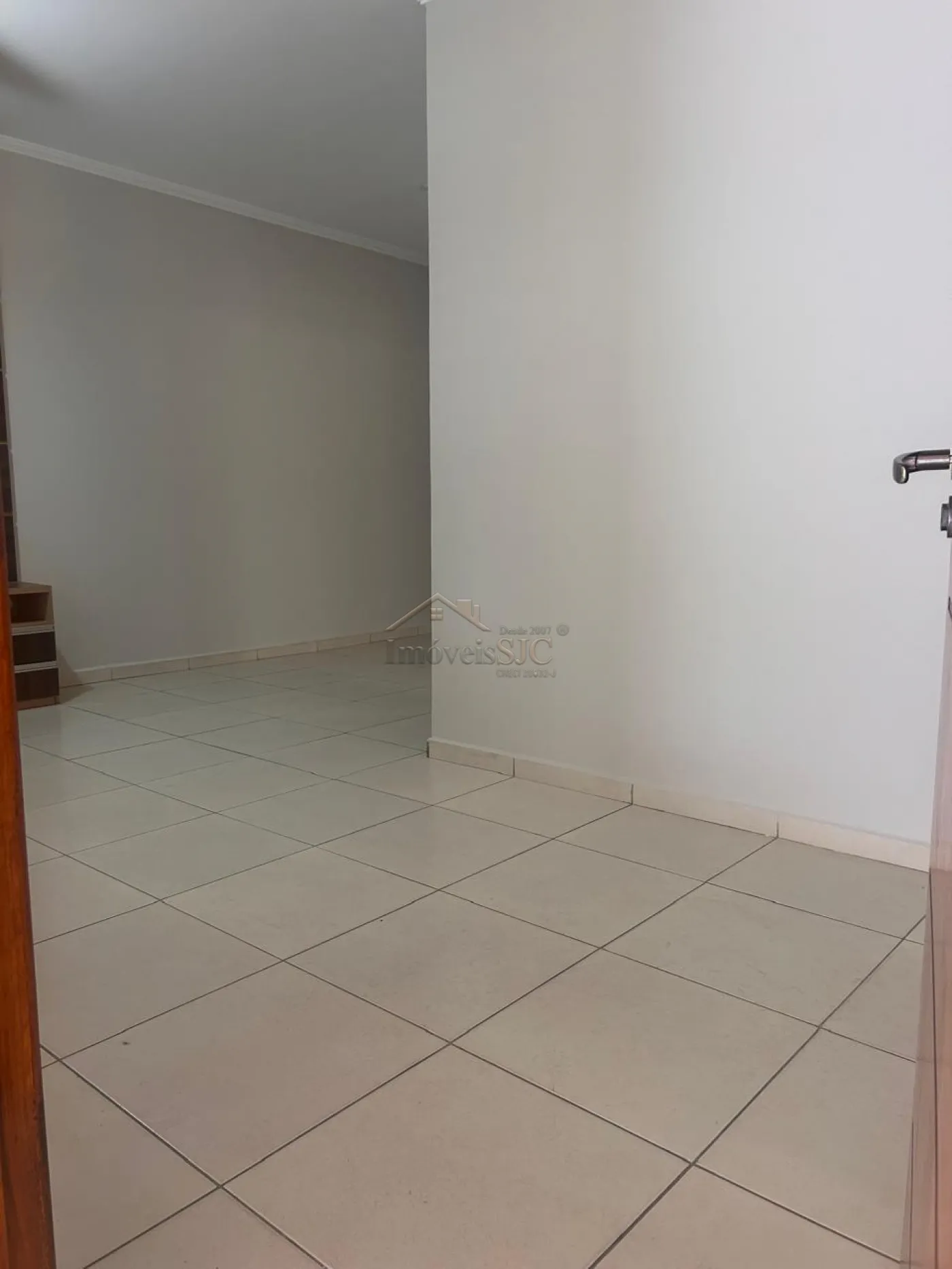 Alugar Casas / Padrão em Jacareí R$ 3.000,00 - Foto 4