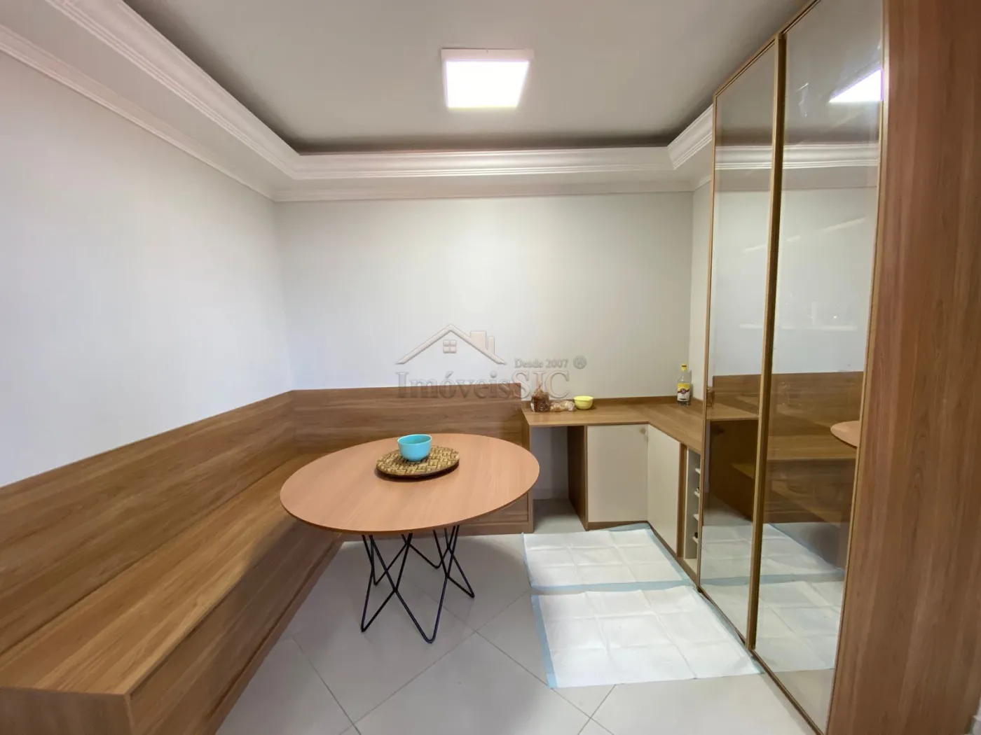 Comprar Apartamentos / Padrão em São José dos Campos R$ 450.000,00 - Foto 2