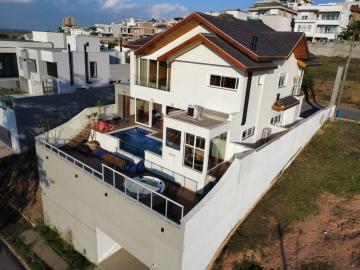 Excelente casa no condomínio Jaguary, vista livre e linda para a Serra da Mantiqueira.