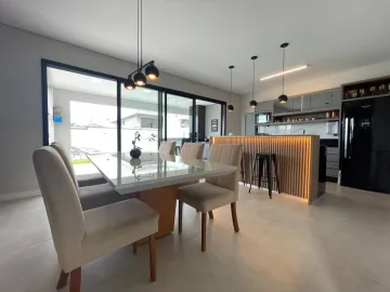 Casa em condomínio fechado