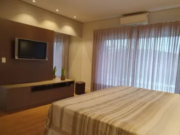 Casa de esquina no condomínio Jaguary