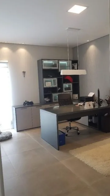 Casa de esquina no condomínio Jaguary